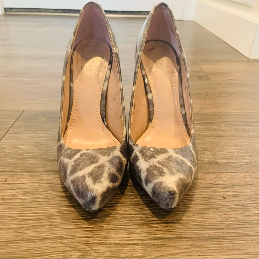 Vince Camuto Gray Leopard Print Pointed Toe Heels - Picture 2 of 4